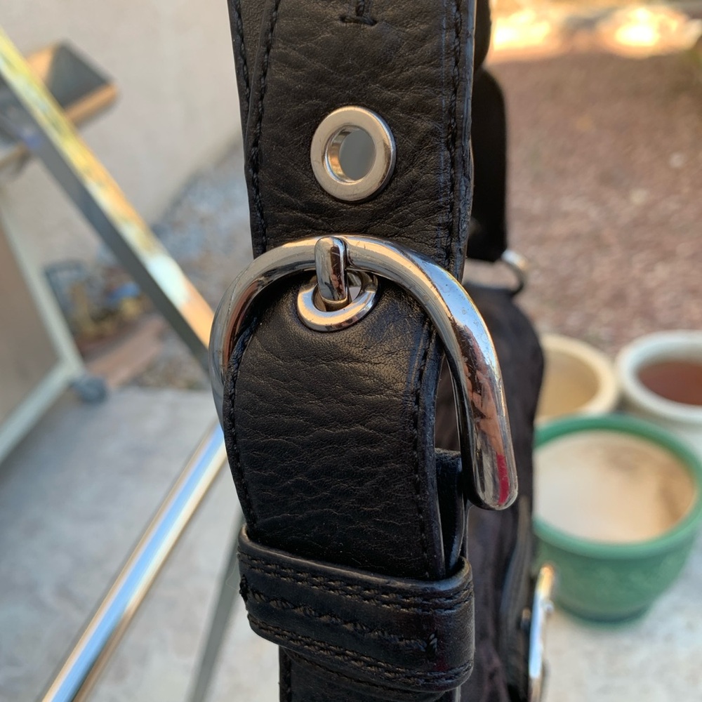 Rare Coach Black Signature Purse. - Picture 3 of 9
